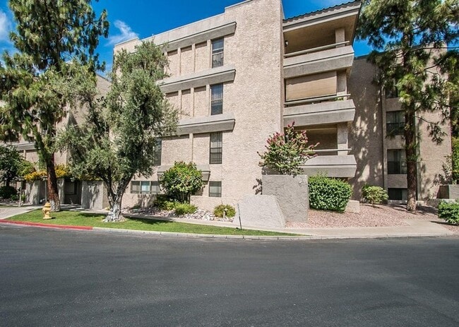 Building Photo - Biltmore Bliss, Fully Furnished Condo: Lux...