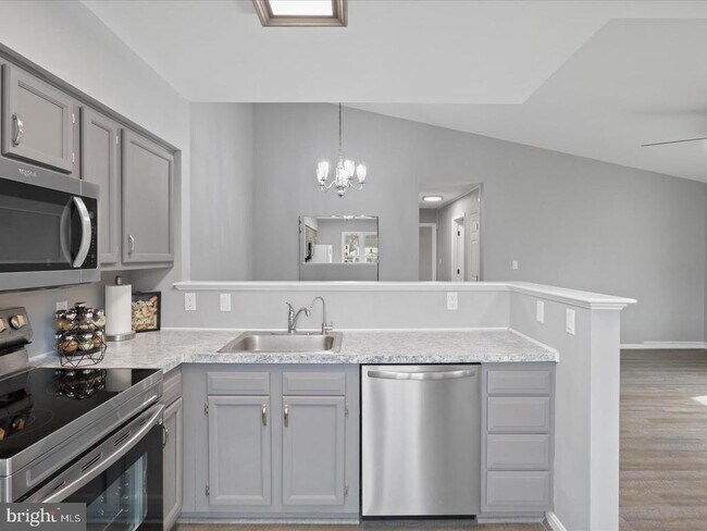 Building Photo - 9422 Scarlet Oak Dr