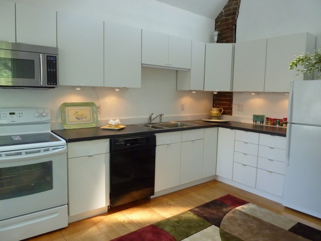 kitchen - 416 E Windsor Ave