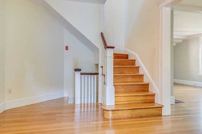 Building Photo - 29 Devereaux St