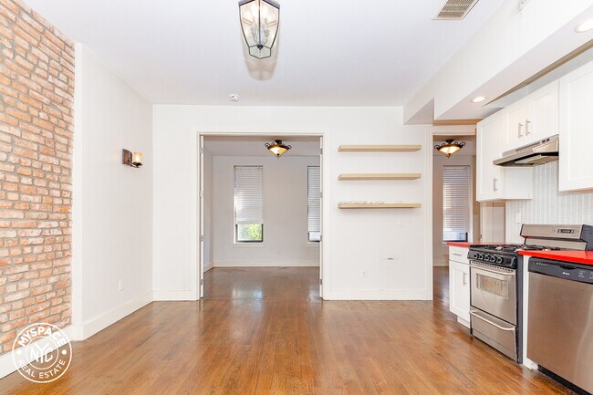 Foto del edificio - 733 Dekalb Ave