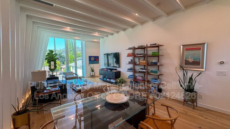 Foto principal - 1828 1/2 Canyon Drive