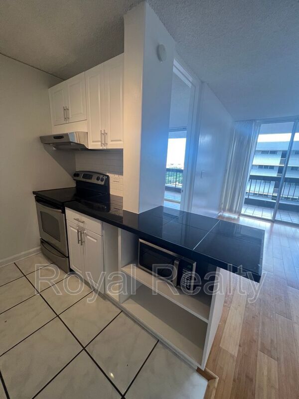 Building Photo - 775 Kinalau Pl