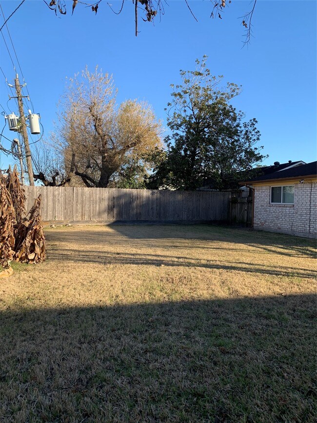 Foto del edificio - 12418 South Dr