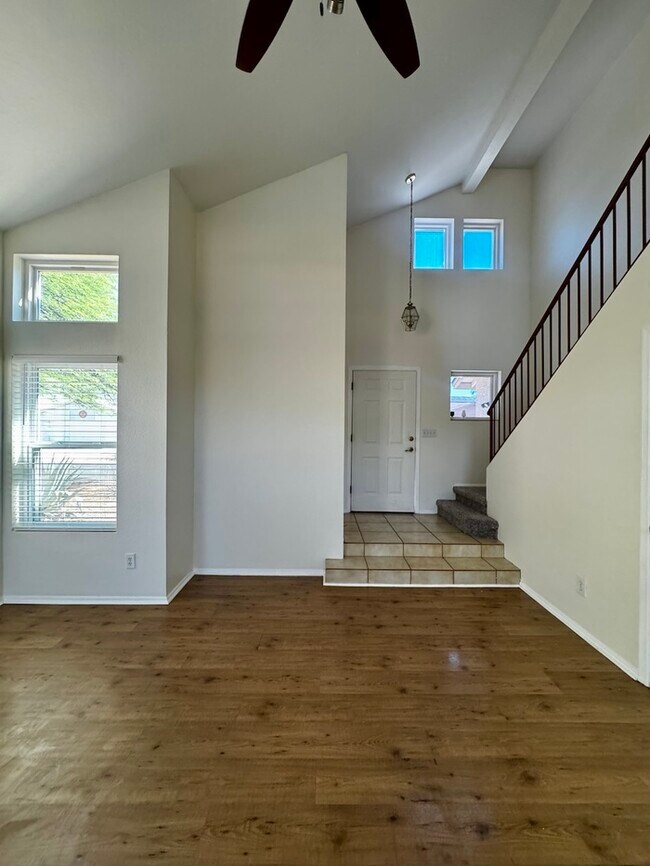 Foto del edificio - FOR RENT