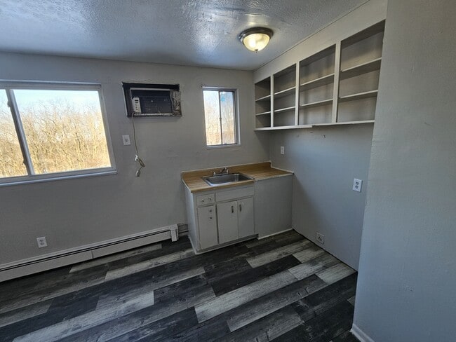 Building Photo - 1845 Cliffview Rd