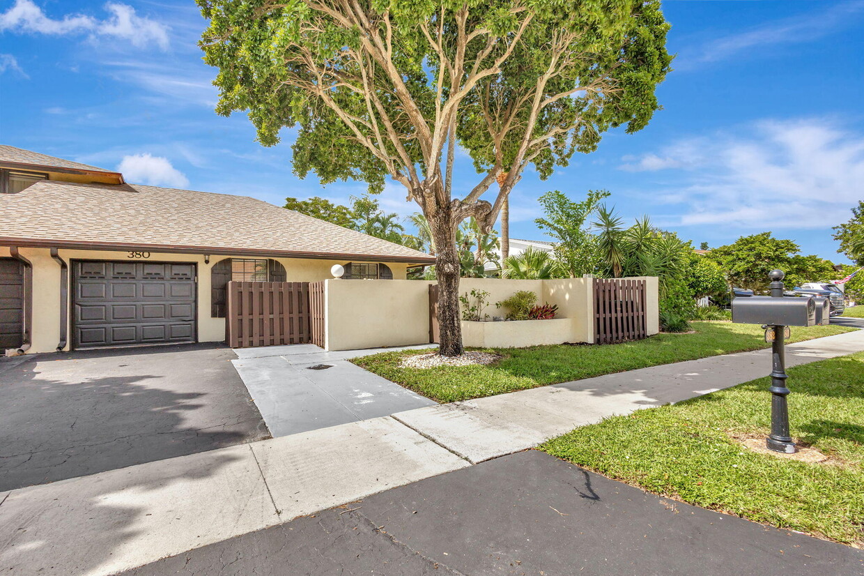 Foto principal - 380 SW 27th Ave