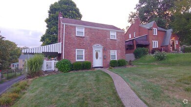 Building Photo - 4806 Roberta Dr