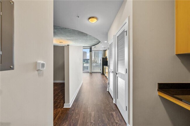 Foto del edificio - 400 W Peachtree St NW