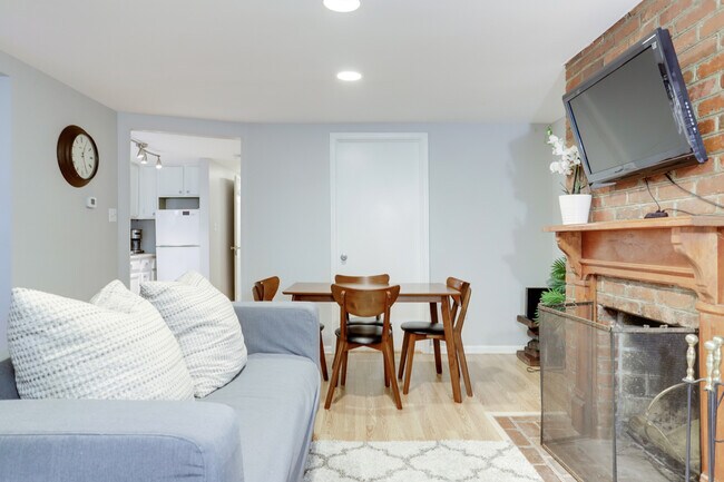 Foto del edificio - 1105 E St SE