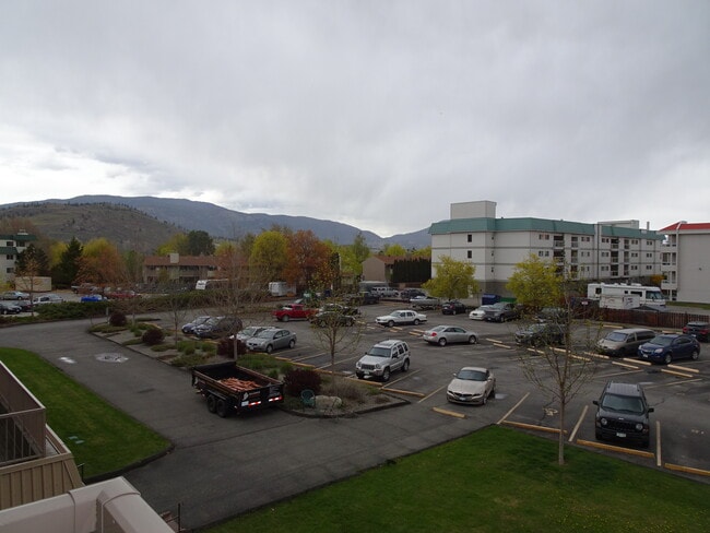 Building Photo - 130 Skaha Pl