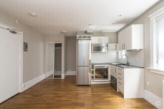 Building Photo - 54 Maitland St