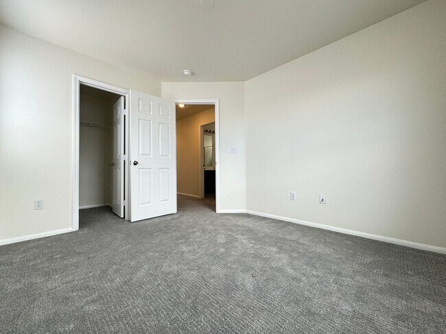 Foto del edificio - Beautiful 3 Bedrooms house in South West Area