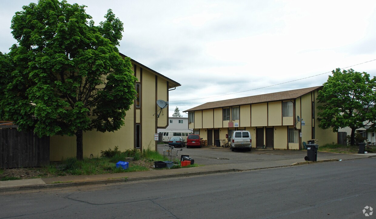 Primary Photo - King Richard Apartments