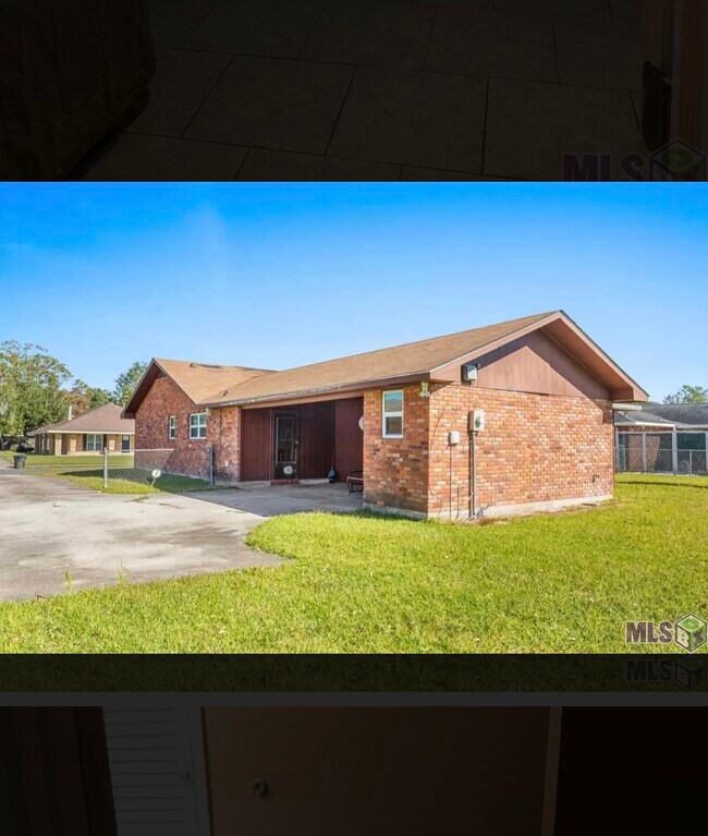 Building Photo - 12440 Parkwood Dr
