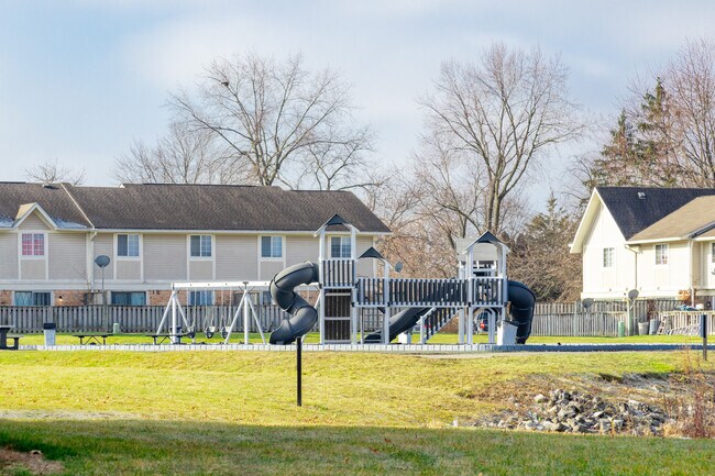 Foto del edificio - Country Lake Townhomes