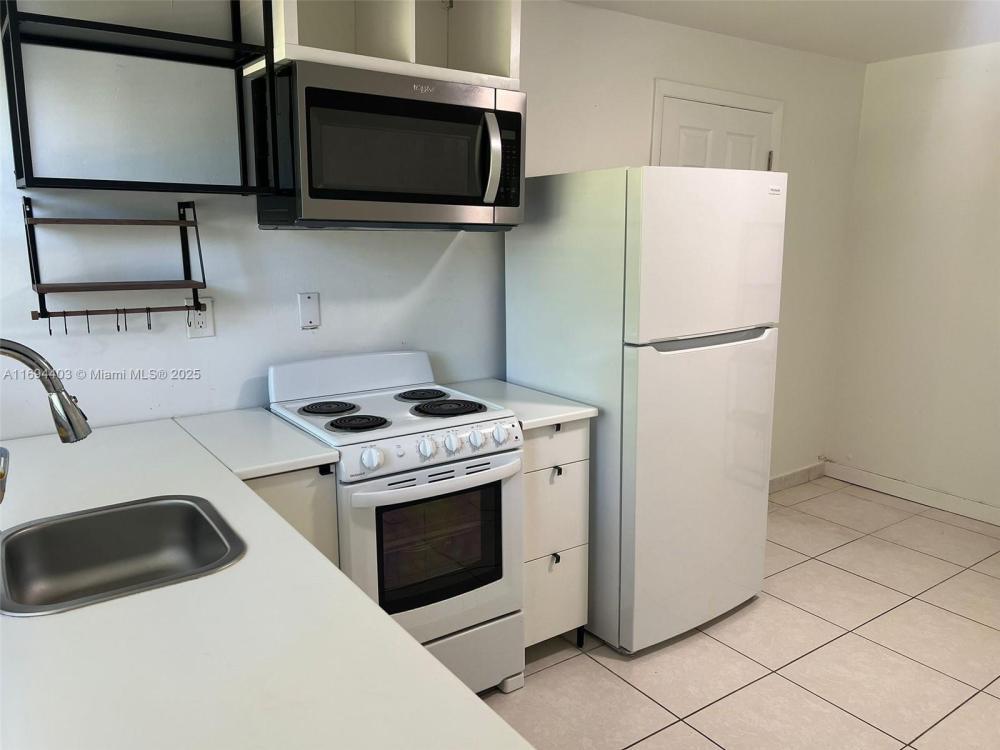 Foto principal - 2 bedroom in Miami Gardens FL 33056