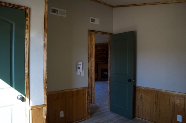 Building Photo - Remodeled 3 bed 2 bath - Cassville