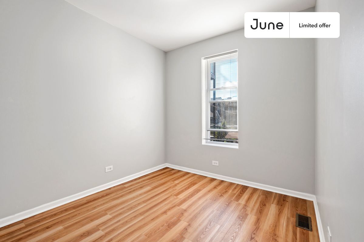 Private bedroom in 4 bed/2 bath Home Condo for Rent in Chicago, IL