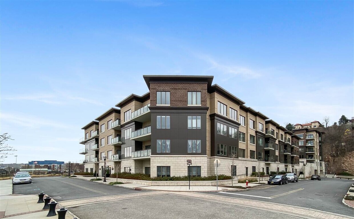 Primary Photo - 150 Henley Pl