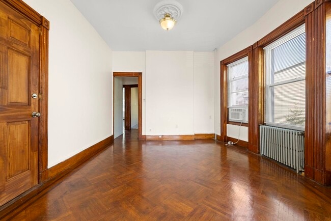 Building Photo - 32 Pearsall Ave
