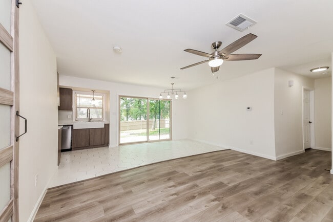 Building Photo - 7315 Gayglen Dr