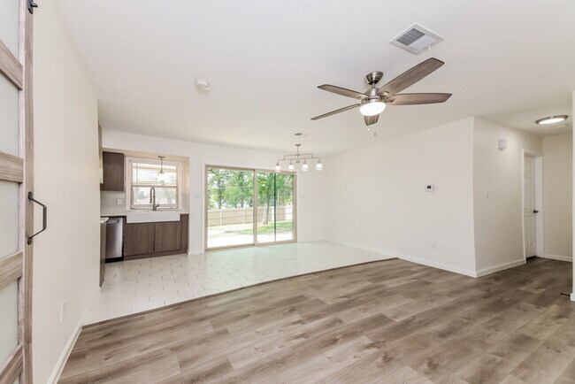 Foto del edificio - 7315 Gayglen Dr