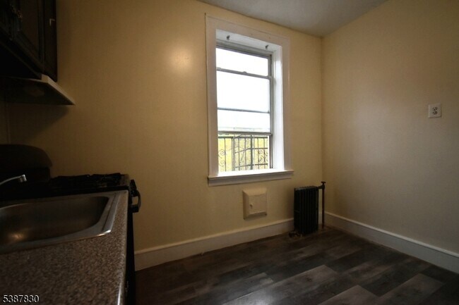 Foto del edificio - 148 Chancellor Ave
