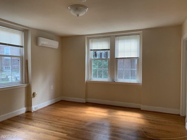 Foto del edificio - 2701 Cortland Pl NW