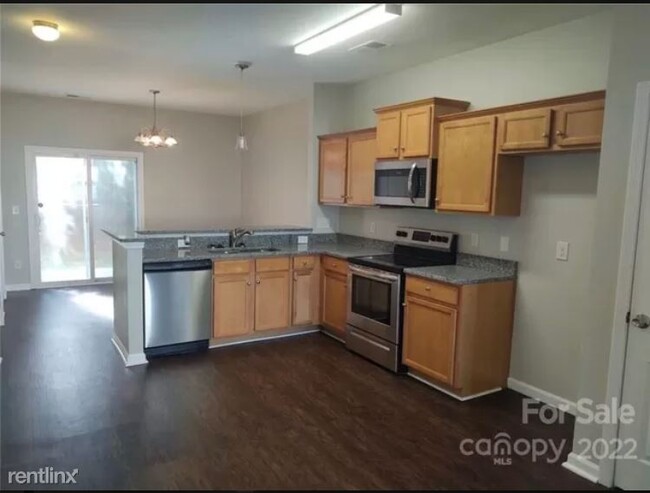 Building Photo - 2 br, 3 bath Townhome - 12653 Persimmon Tr...