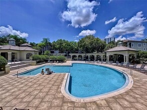 Building Photo - 704 Seagate Dr