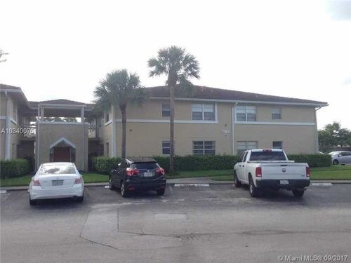 Building Photo - 809 Twin Lakes Dr