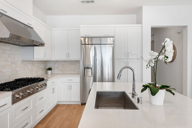 Foto del edificio - 408 Treble: Modern 4BR + Loft in Great Park, Irvine