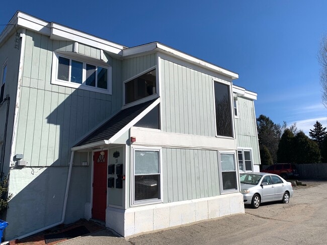 Building Photo - 33 Halsey St