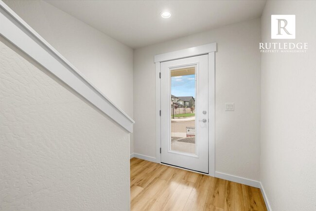 Foto del edificio - STUNNING 3 Bed / 2.5 Bath Brand New Townhome!!