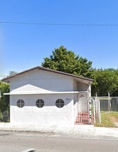 Building Photo - 6027 NW 22nd Ave