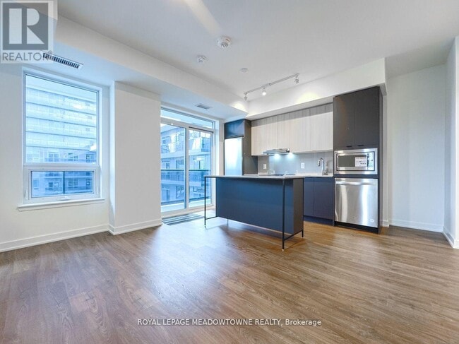 Building Photo - 5105 Hurontario St