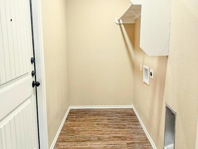 Building Photo - 3411 E 17th St