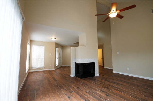 Building Photo - 11615 Glenwolde Dr