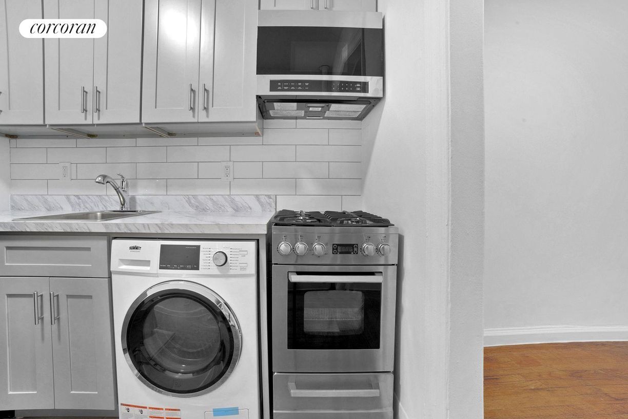 Primary Photo - 532 E 82nd St