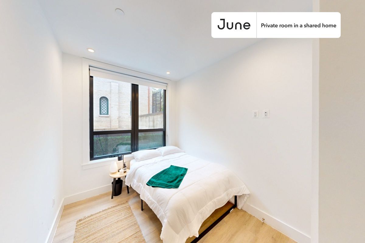 Foto principal - Room in Shared 4 bed/2 bath home