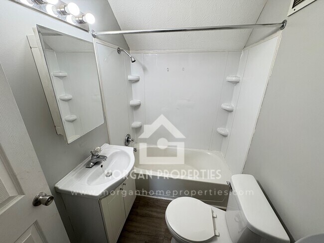 Foto del edificio - 832 E 7th St