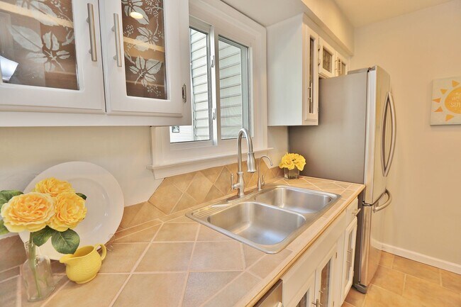 Building Photo - Beachfront Community! Condo w/Rooftop Deck...