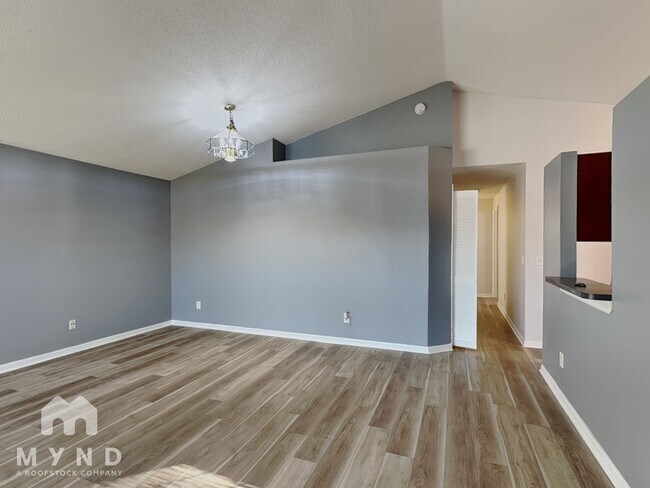 Foto del edificio - 5443 Cedar Ln