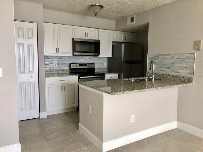 Foto del edificio - 2209 Antigua Pl