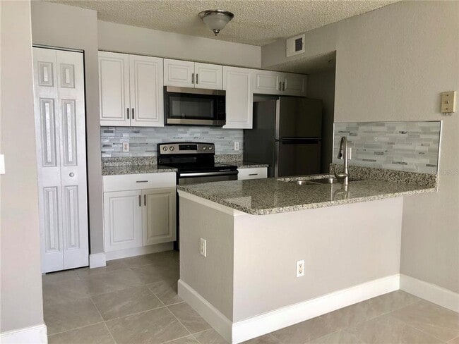 Building Photo - 2209 Antigua Pl