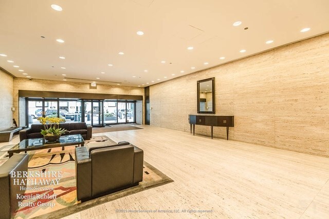 Foto del edificio - 175 E Delaware Pl
