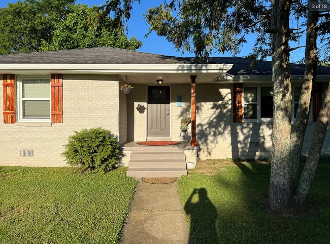 Building Photo - 919 3rd Ave