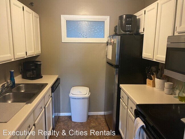 Building Photo - 1 br, 1 bath House - 2150 Ridge Drive Unit 24