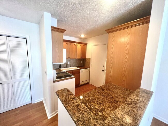 Foto del edificio - 6600 NE 22nd Way